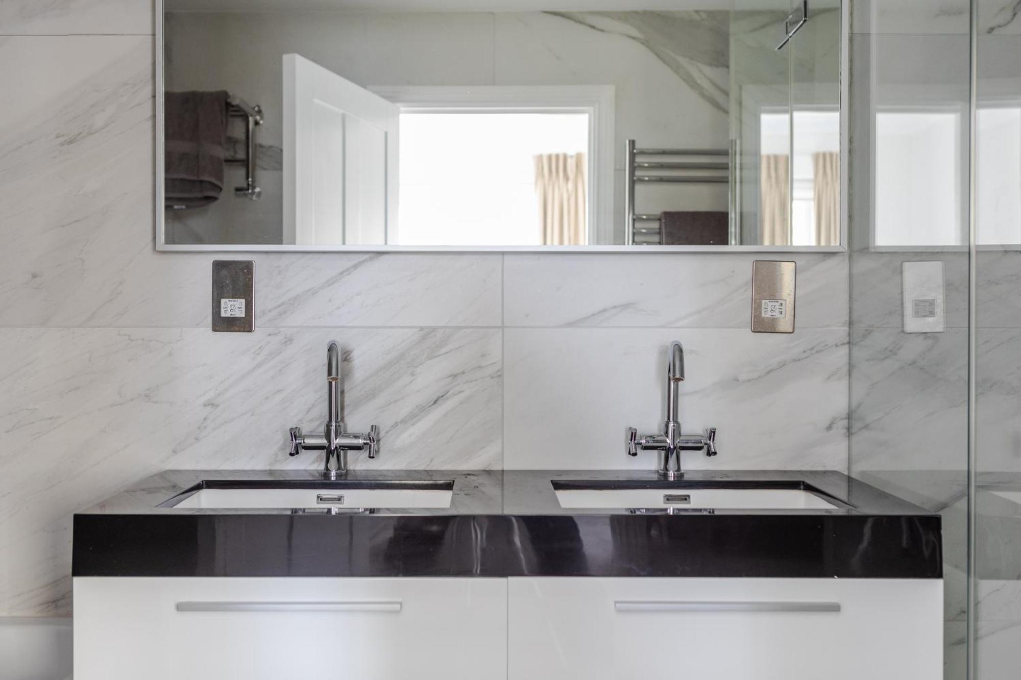 Number 53 - Stunning Maisonette With Parking In Kensington & Chelsea Londen Buitenkant foto