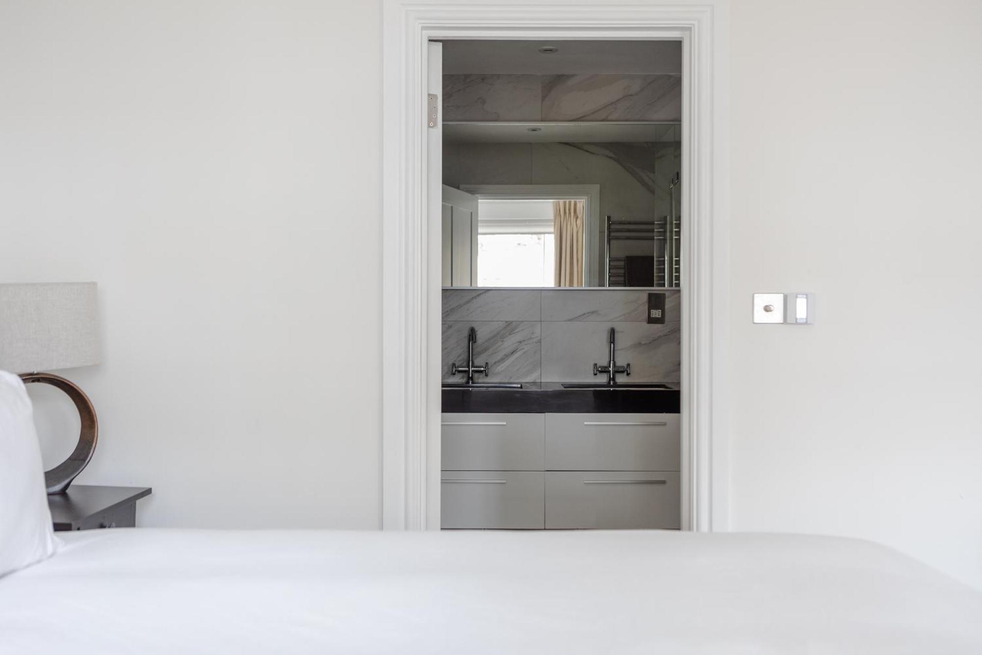 Number 53 - Stunning Maisonette With Parking In Kensington & Chelsea Londen Buitenkant foto